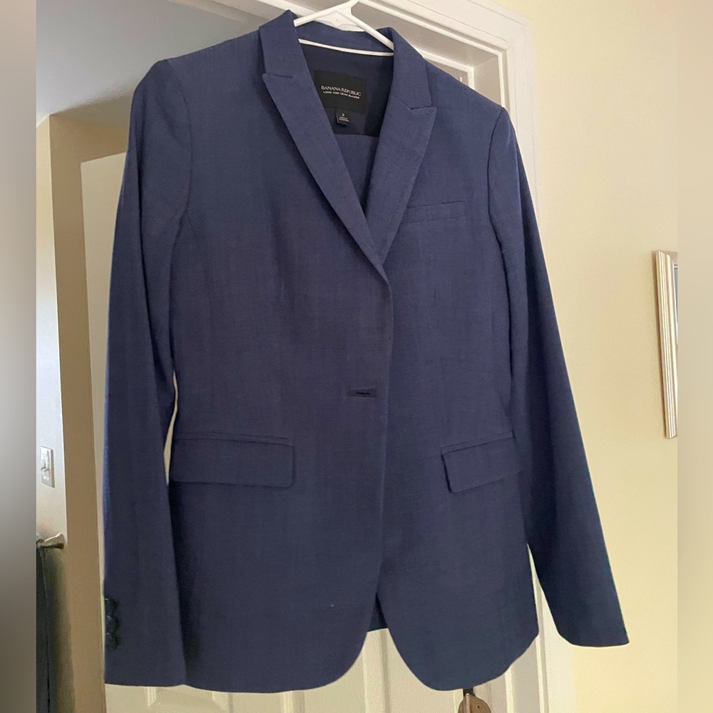 Banana Republic Women’s Blue Wool Suit (Size 2)